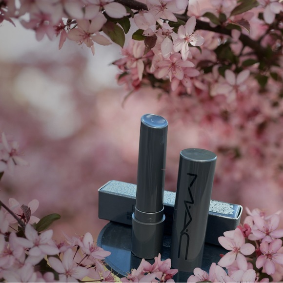 MAC Squirt Plumping Gloss Stick in JET - Picture 13 of 16